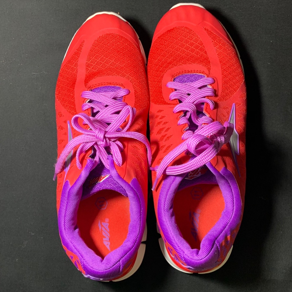 Gently used Avia running shoe